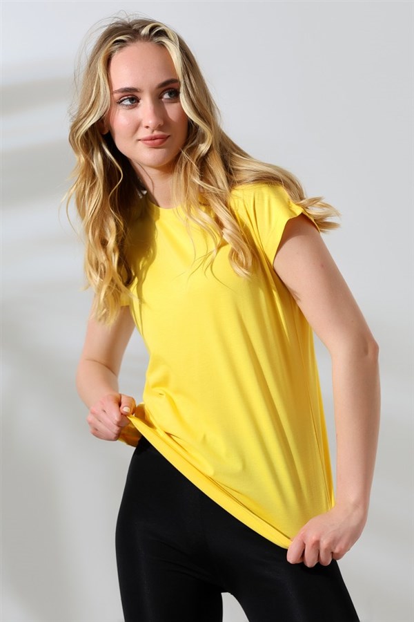 kısa kollu bedende bisiklet yaka tem biyeli tişört