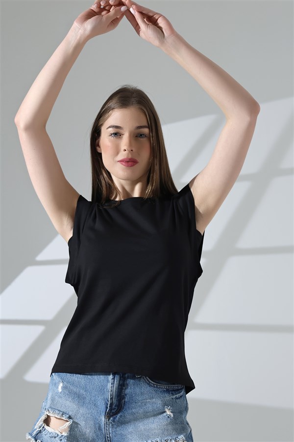 kolsuz arka eteği oval pamuklu tişört