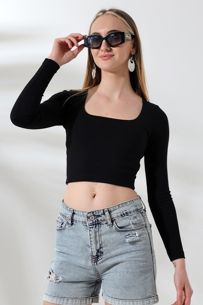 kare yaka crop tişört siyah