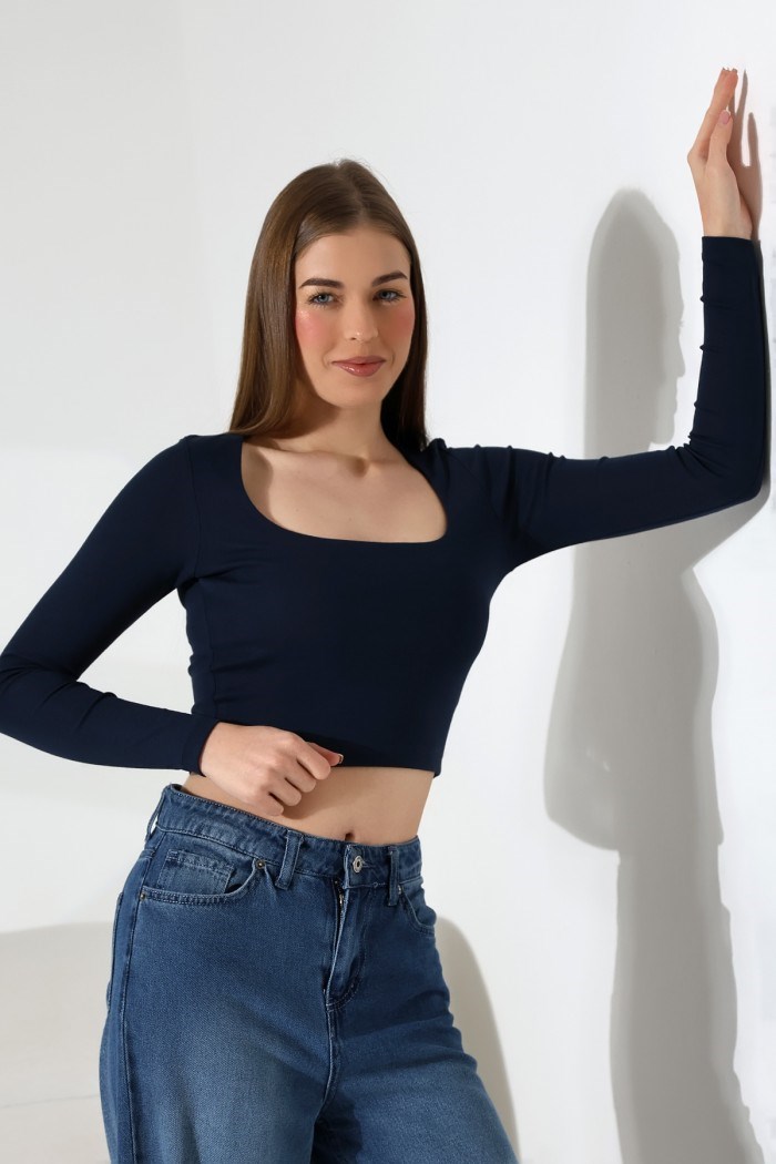 kare yaka crop tişört lacivert