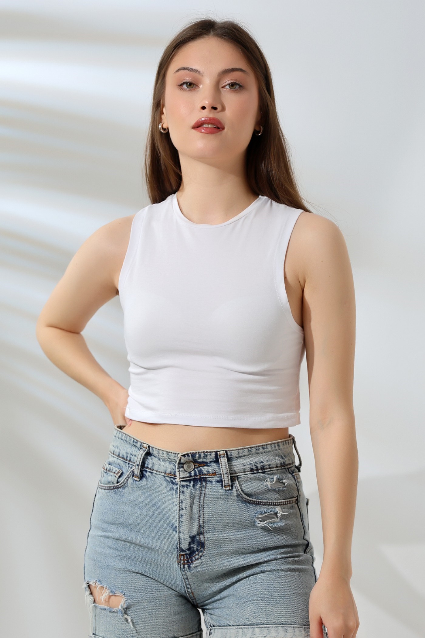 kolsuz geniş crop atlet beyaz