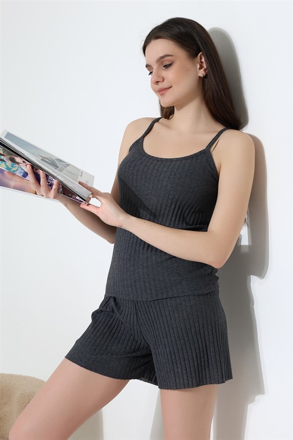 Atlet ve şort takımı