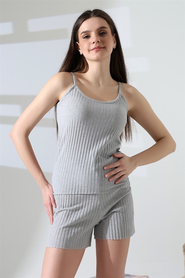 Atlet ve şort takımı