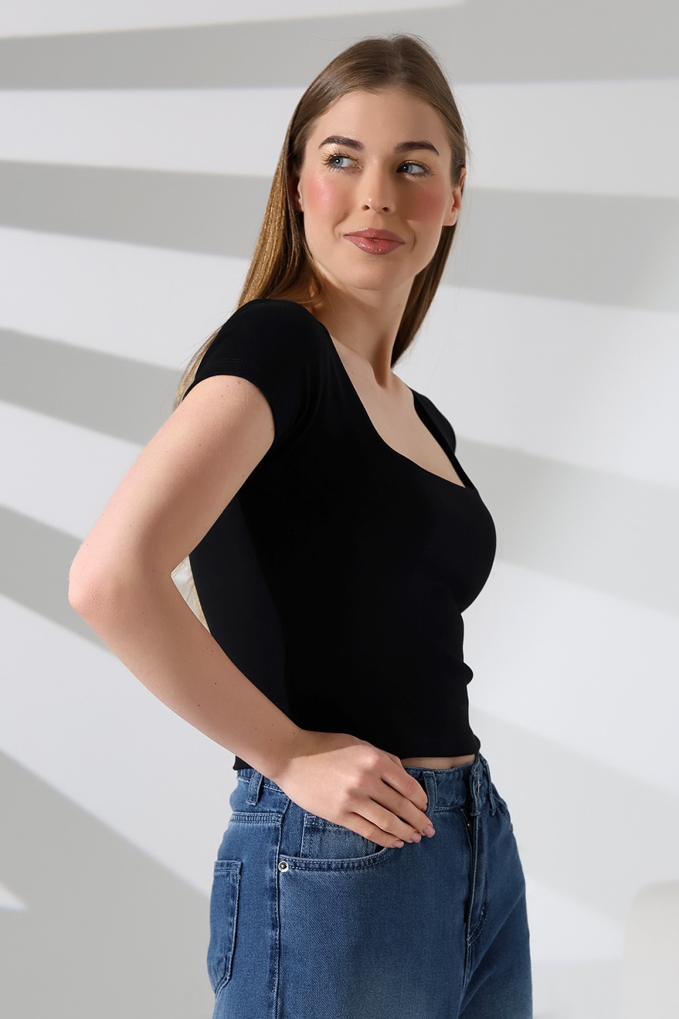 kısa kollu kare yaka body siyah
