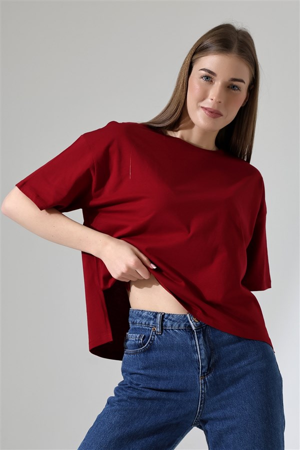 yanları yırtmaçlı bisiklet yaka geniş tişört